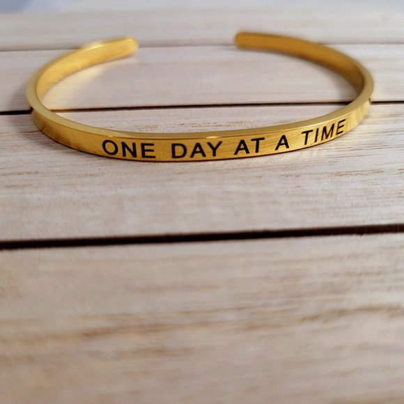 Motivational Bracelets - One Day At A Time Bracelets in GOLD - Picture 1 of 6